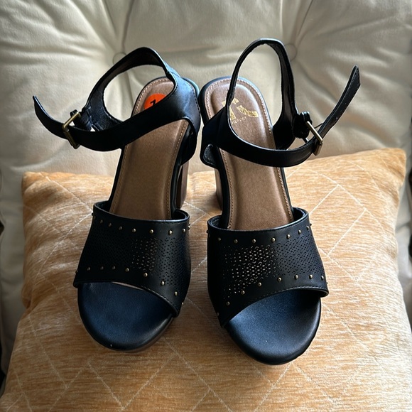 Report Shoes - Brand New, never worn “Report” black platform sandals
